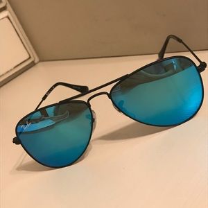 These are blue raybands with a black frame.